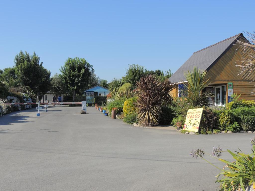 Hotel Camping Les Genets Penmarcʼh Exterior foto